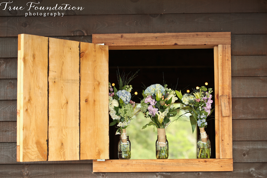 Weaverville-Wedding-Photography-North-Carolina-Brown-Farm-Venue-Pics-Detail-Shot-floral-ingles
