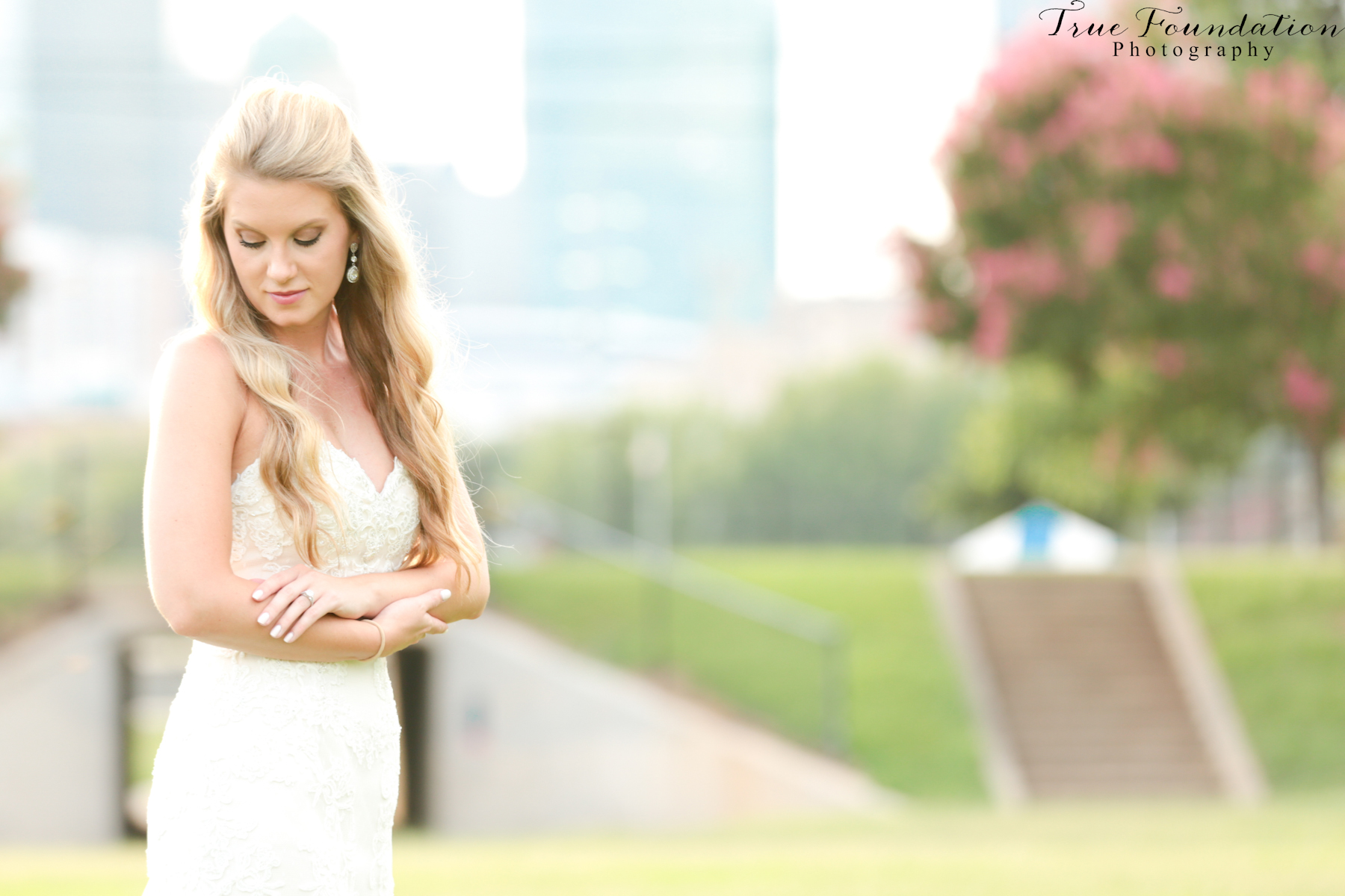 Charlotte - North - Carolina - Wedding - Photography - Bridal - Portrait - City - Skyline - NC - Photographers - Park - Bride (15)
