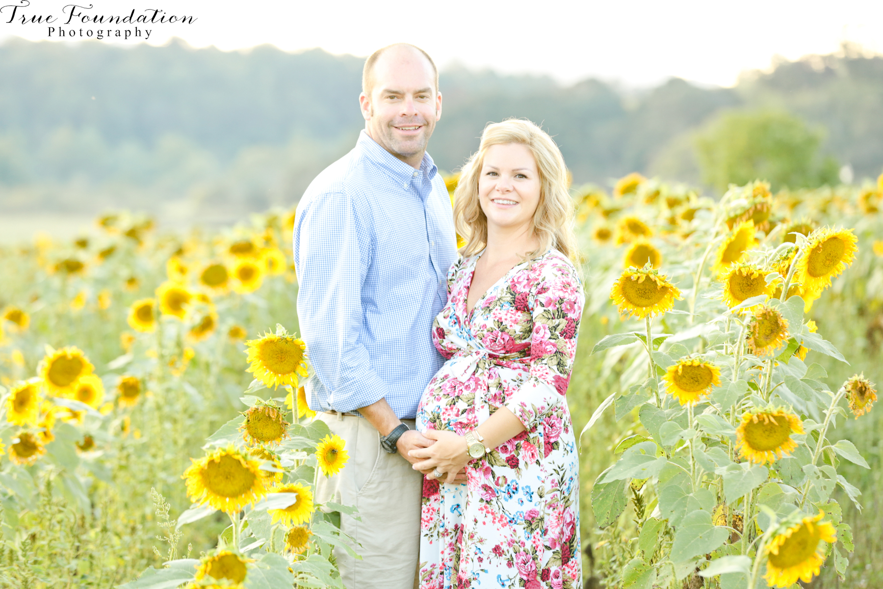 hendersonville-asheville-nc-maternity-photographer-photography-biltmore-estate-house-antler-hill-village-sunflowers-blooms-photos-blush-pink-dress-greenvi-10