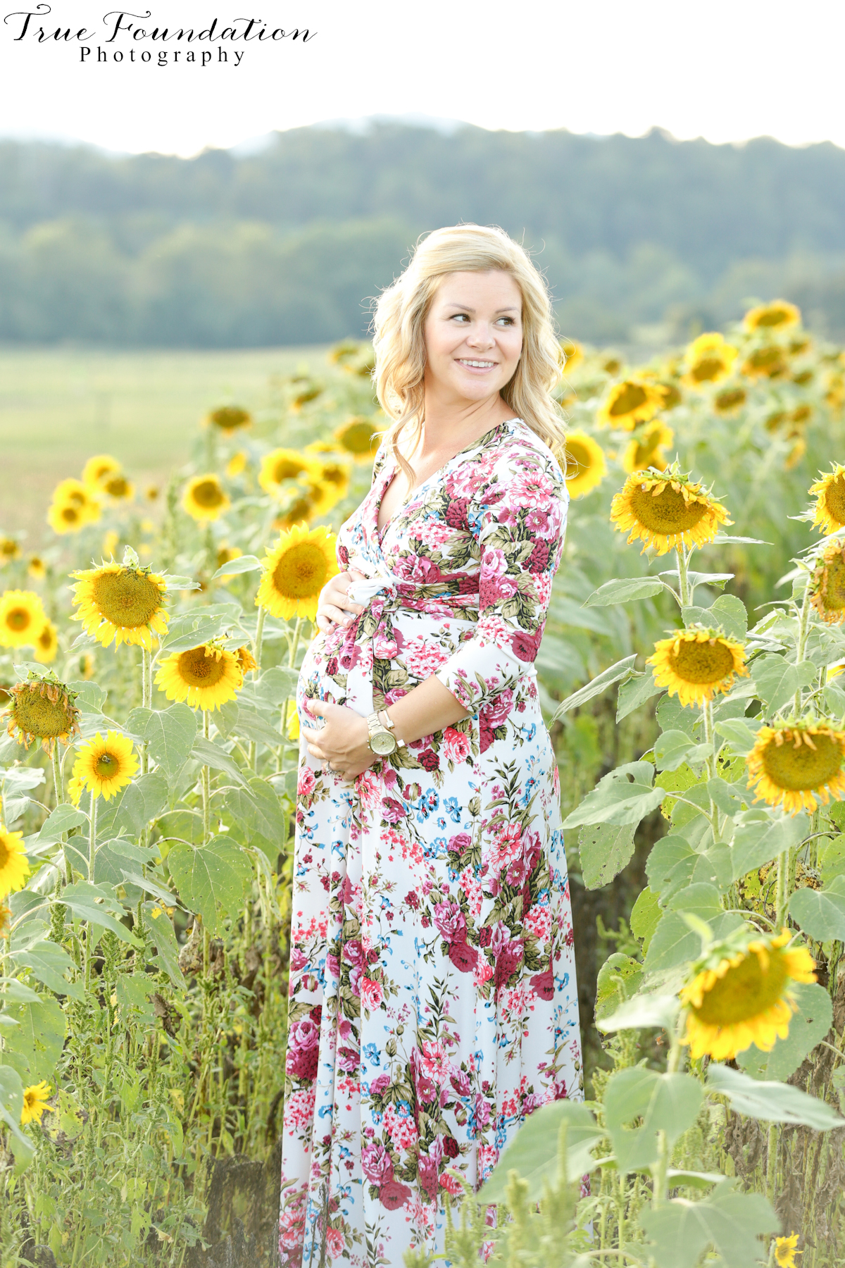 hendersonville-asheville-nc-maternity-photographer-photography-biltmore-estate-house-antler-hill-village-sunflowers-blooms-photos-blush-pink-dress-greenvi-28