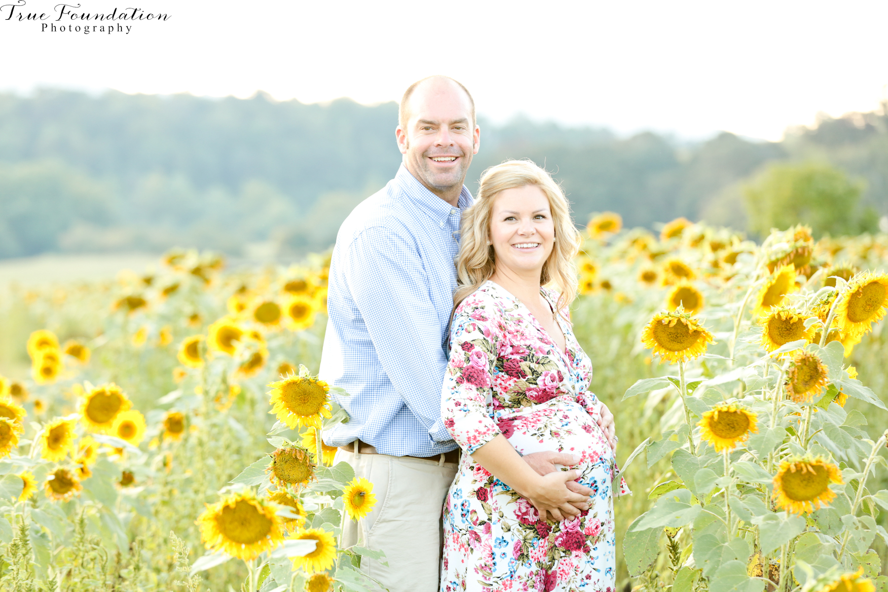 hendersonville-asheville-nc-maternity-photographer-photography-biltmore-estate-house-antler-hill-village-sunflowers-blooms-photos-blush-pink-dress-greenvi-5