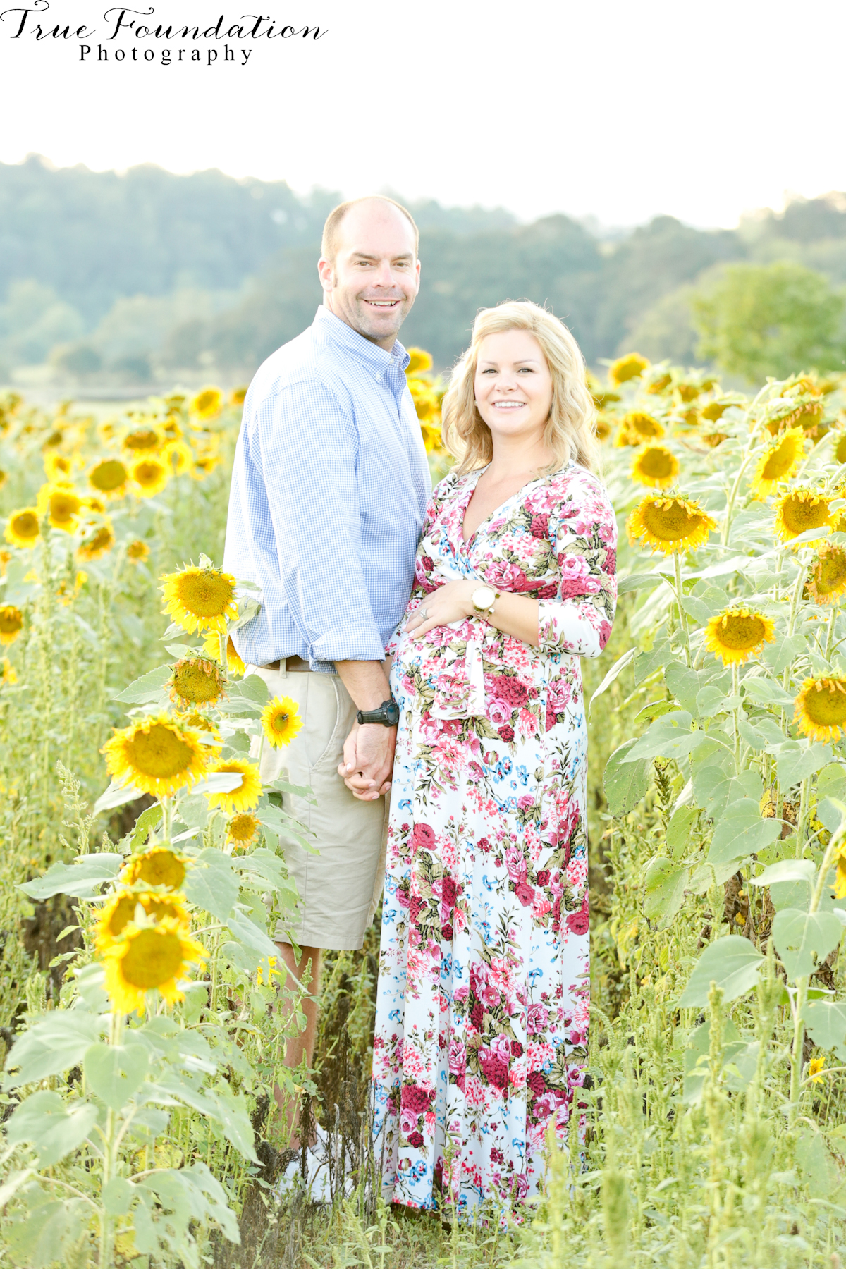hendersonville-asheville-nc-maternity-photographer-photography-biltmore-estate-house-antler-hill-village-sunflowers-blooms-photos-blush-pink-dress-greenvi-8