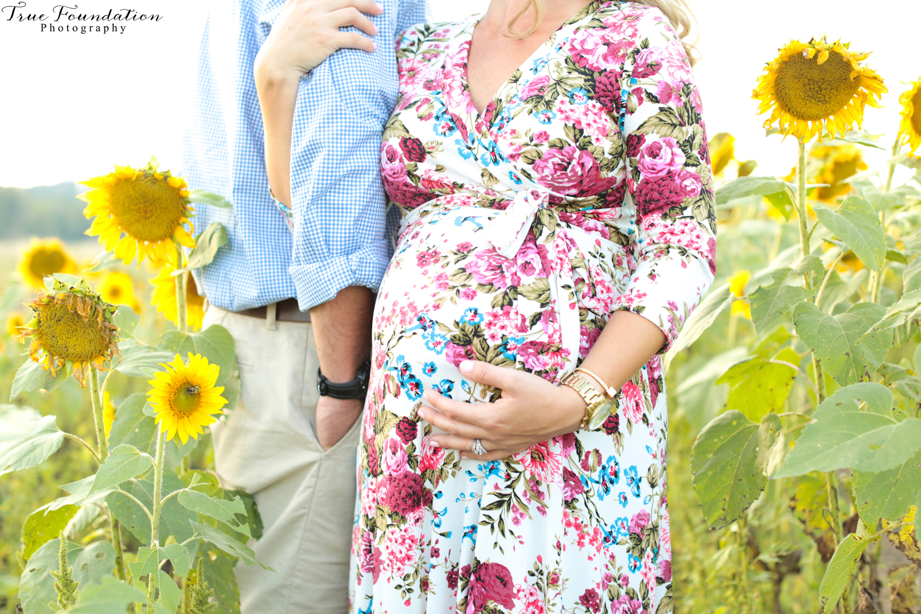hendersonville-asheville-nc-maternity-photographer-photography-biltmore-estate-house-antler-hill-village-sunflowers-blooms-photos-blush-pink-dress-aaaaaaaaaaaaaaaa-y