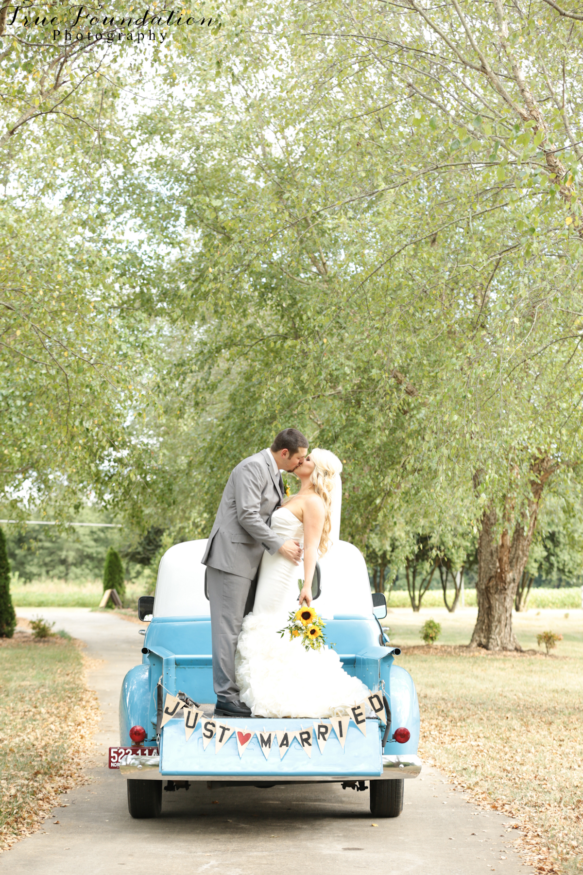 wedding-photographer-shelby-lawndale-destarte-bed-and-breakfast-photography-barn-farm-bridal-photography-photos-8