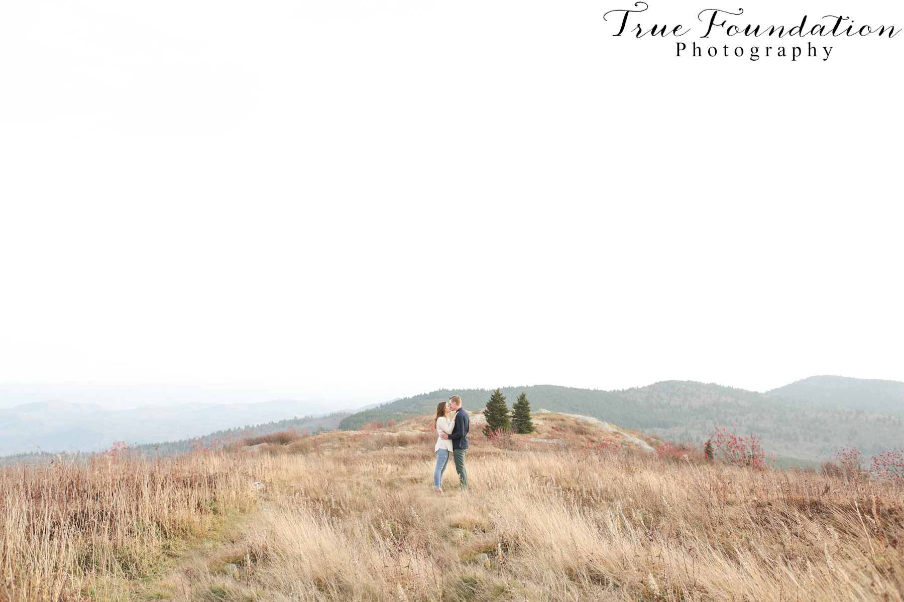 black-balsam-knob-nc-photographer-wedding-engagement-photography-photos-asheville-hendersonville-mountain-engagement-anniversary-couple-hiking-12