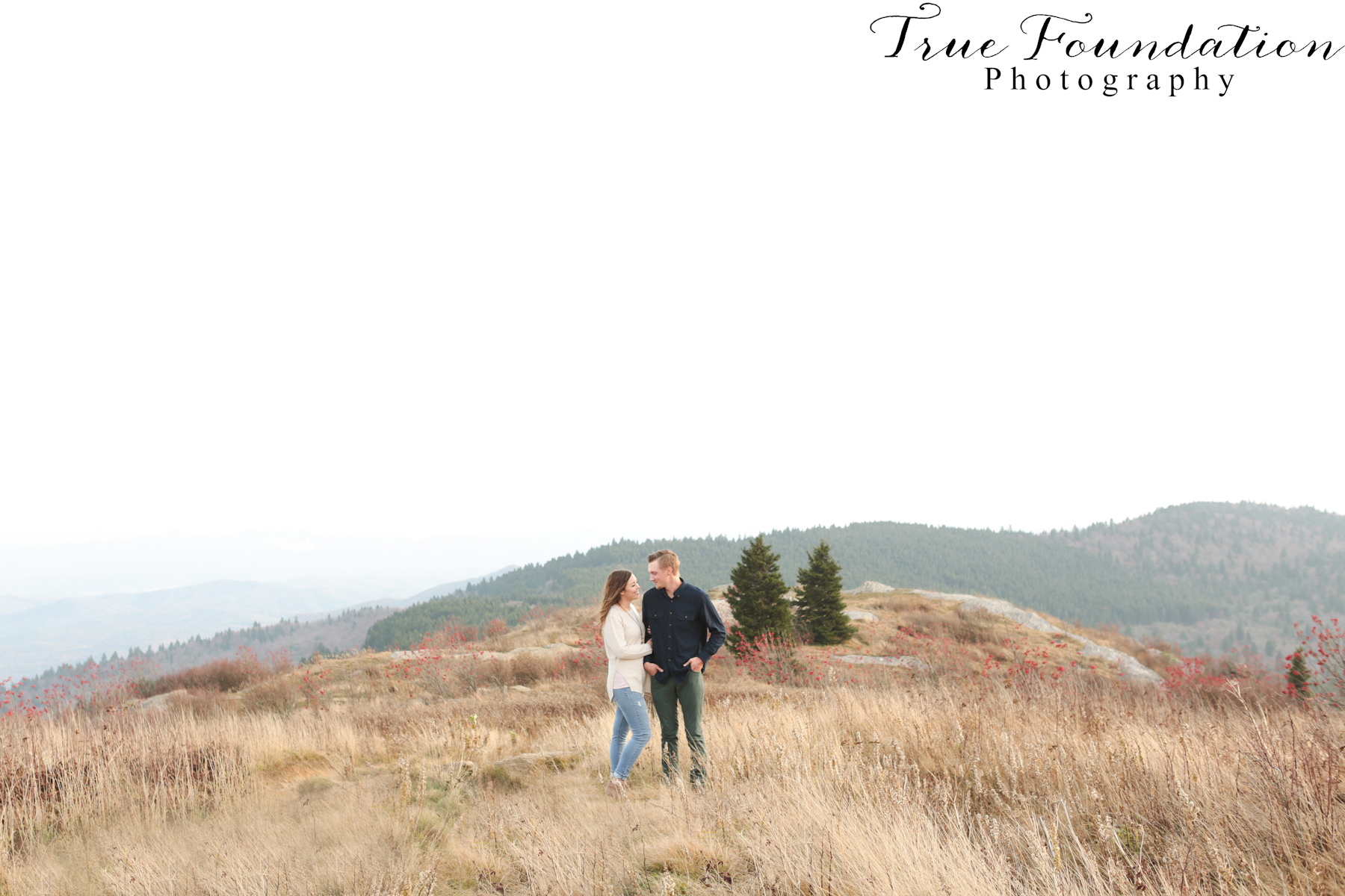 black-balsam-knob-nc-photographer-wedding-engagement-photography-photos-asheville-hendersonville-mountain-engagement-anniversary-couple-hiking-14