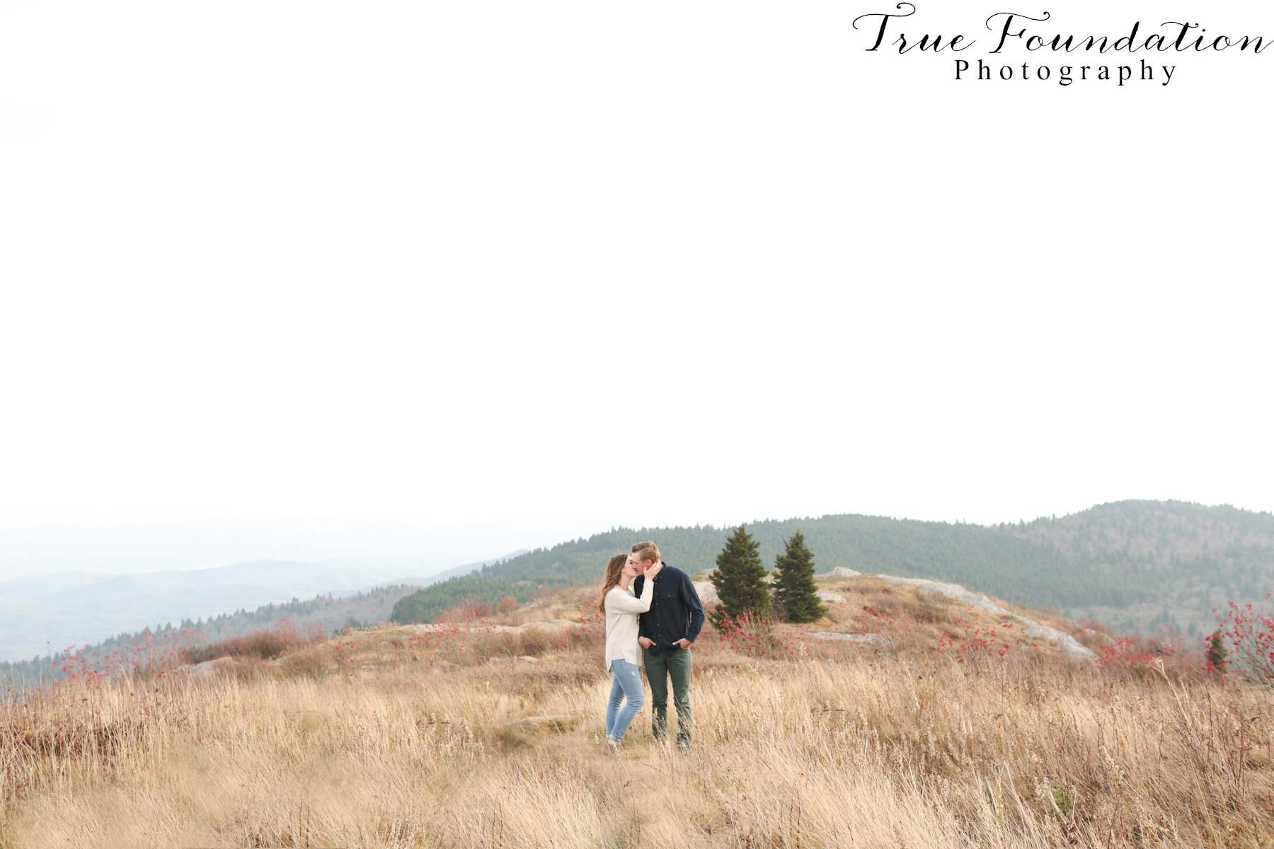 black-balsam-knob-nc-photographer-wedding-engagement-photography-photos-asheville-hendersonville-mountain-engagement-anniversary-couple-hiking-15