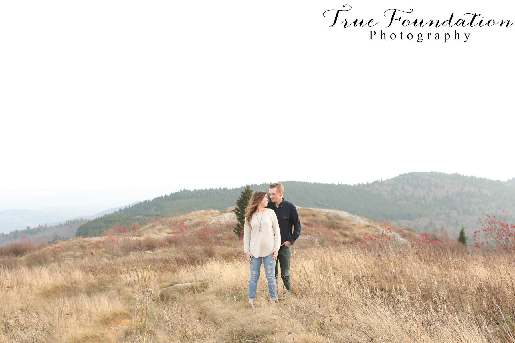 black-balsam-knob-nc-photographer-wedding-engagement-photography-photos-asheville-hendersonville-mountain-engagement-anniversary-couple-hiking-18