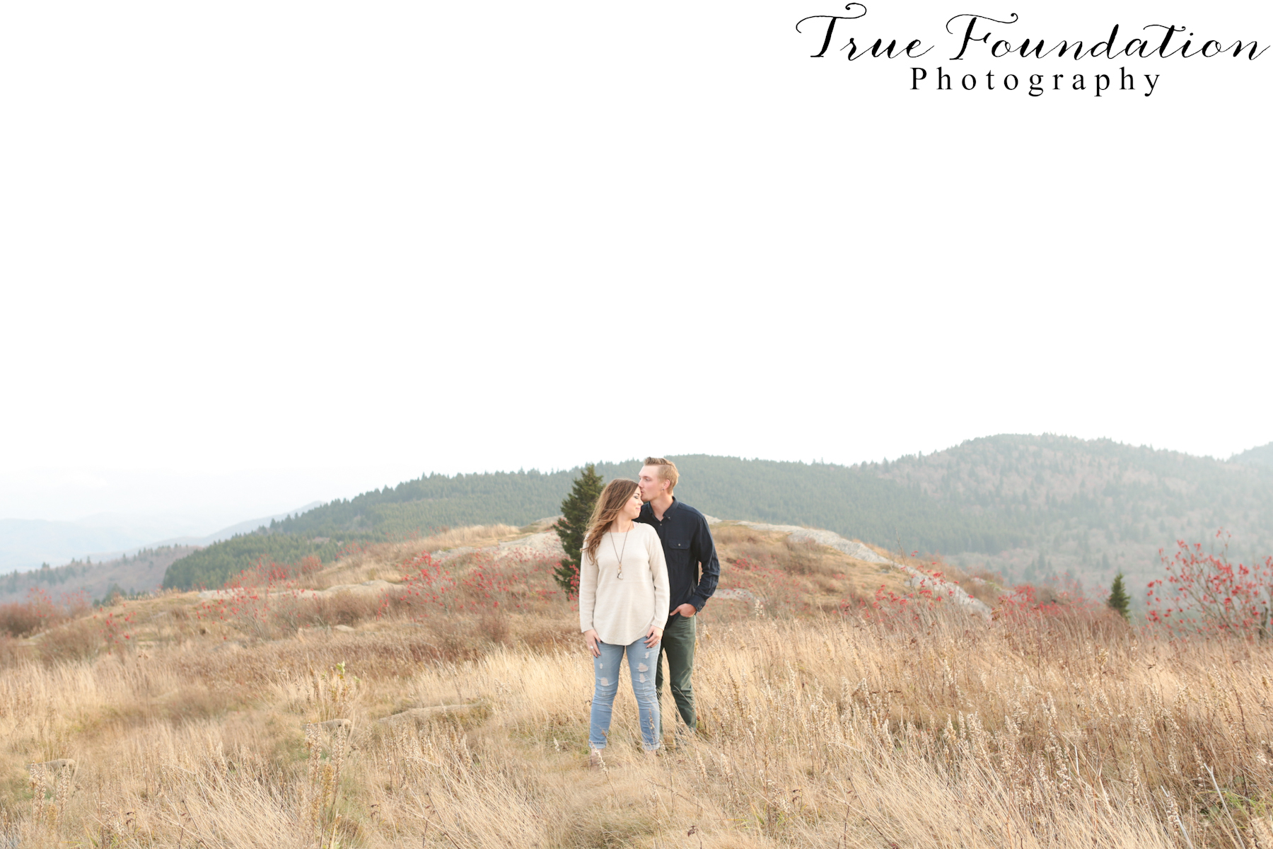 black-balsam-knob-nc-photographer-wedding-engagement-photography-photos-asheville-hendersonville-mountain-engagement-anniversary-couple-hiking-19