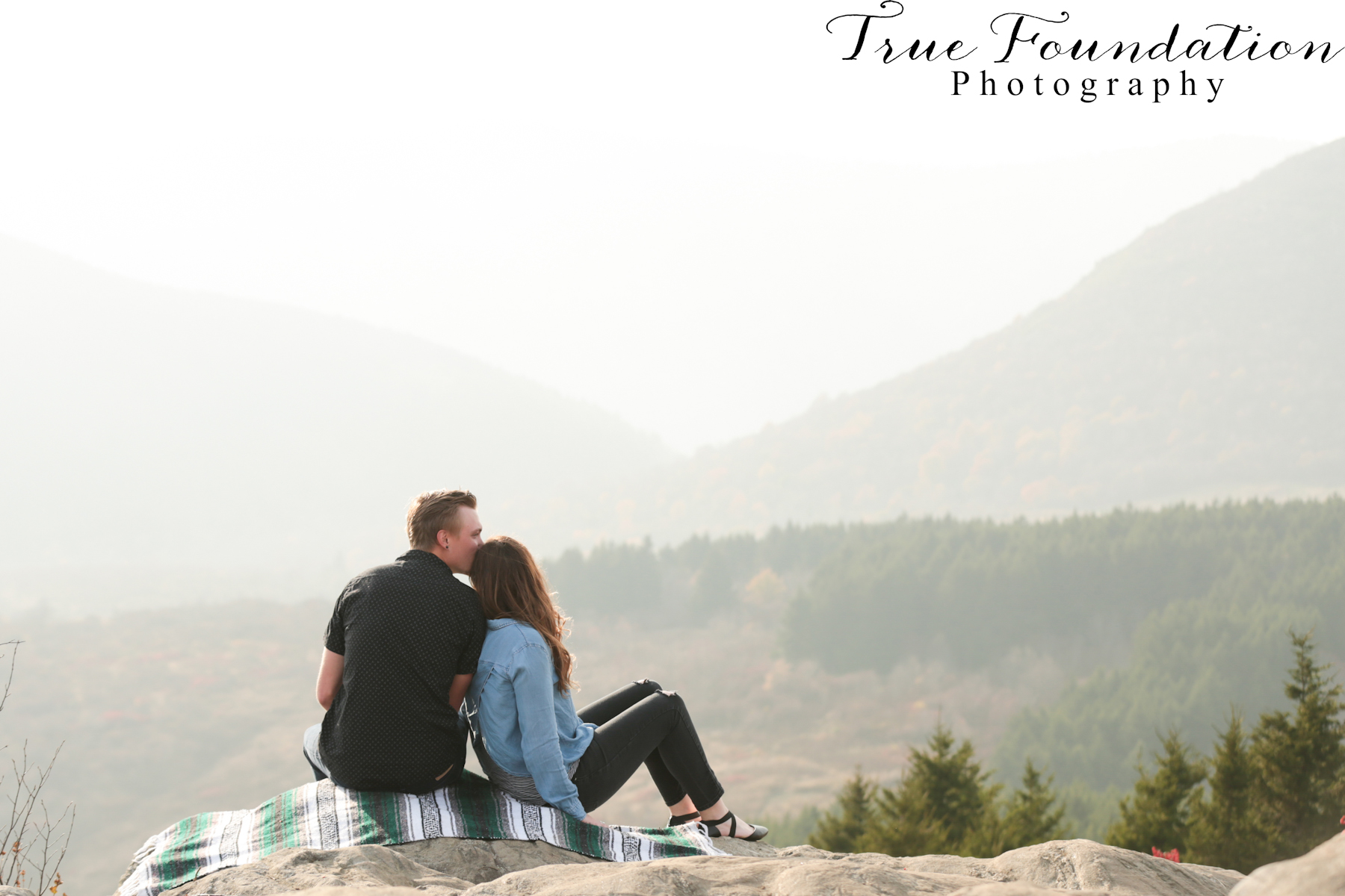 black-balsam-knob-nc-photographer-wedding-engagement-photography-photos-asheville-hendersonville-mountain-engagement-anniversary-couple-hiking-33