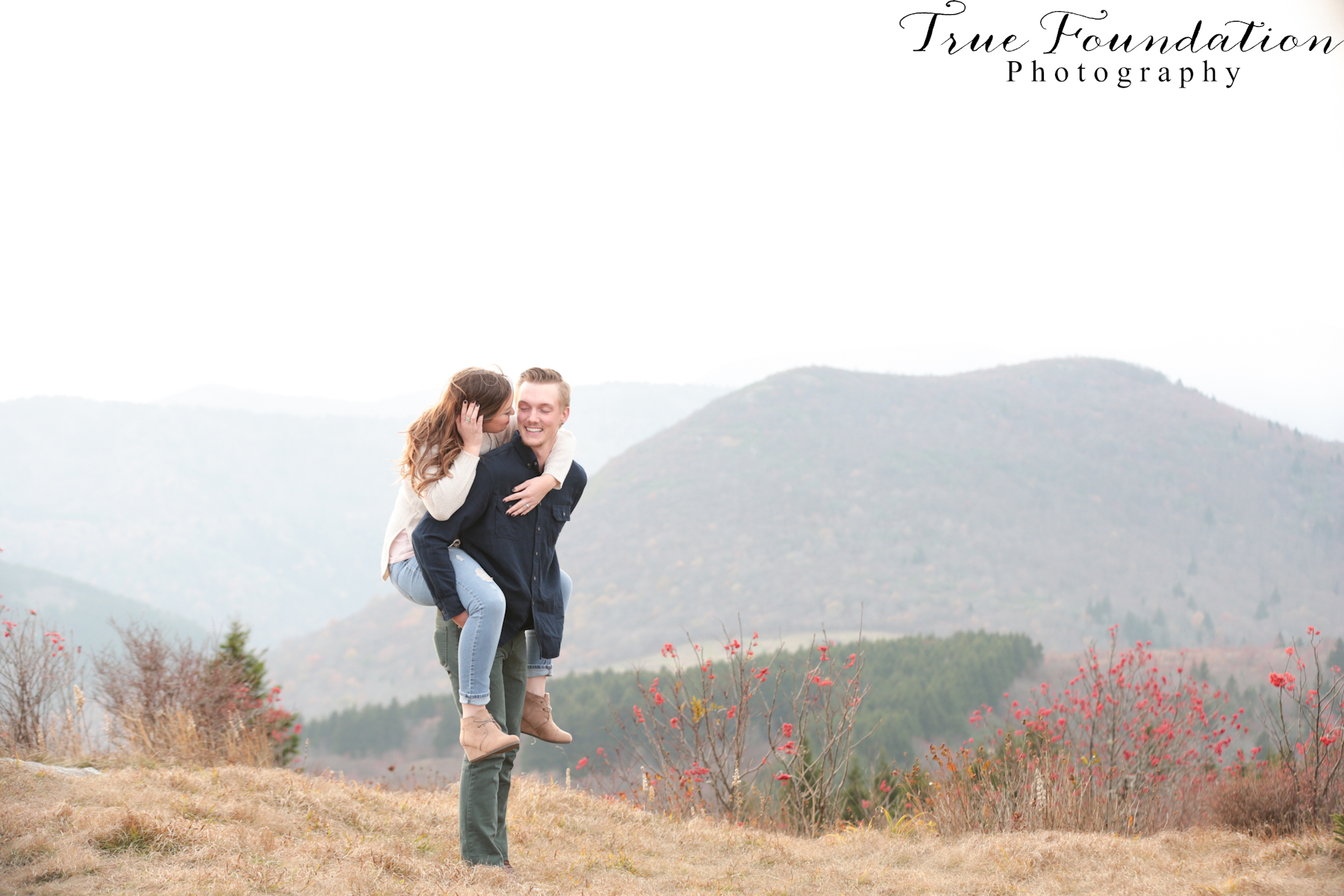 black-balsam-knob-nc-photographer-wedding-engagement-photography-photos-asheville-hendersonville-mountain-engagement-anniversary-couple-hiking-48
