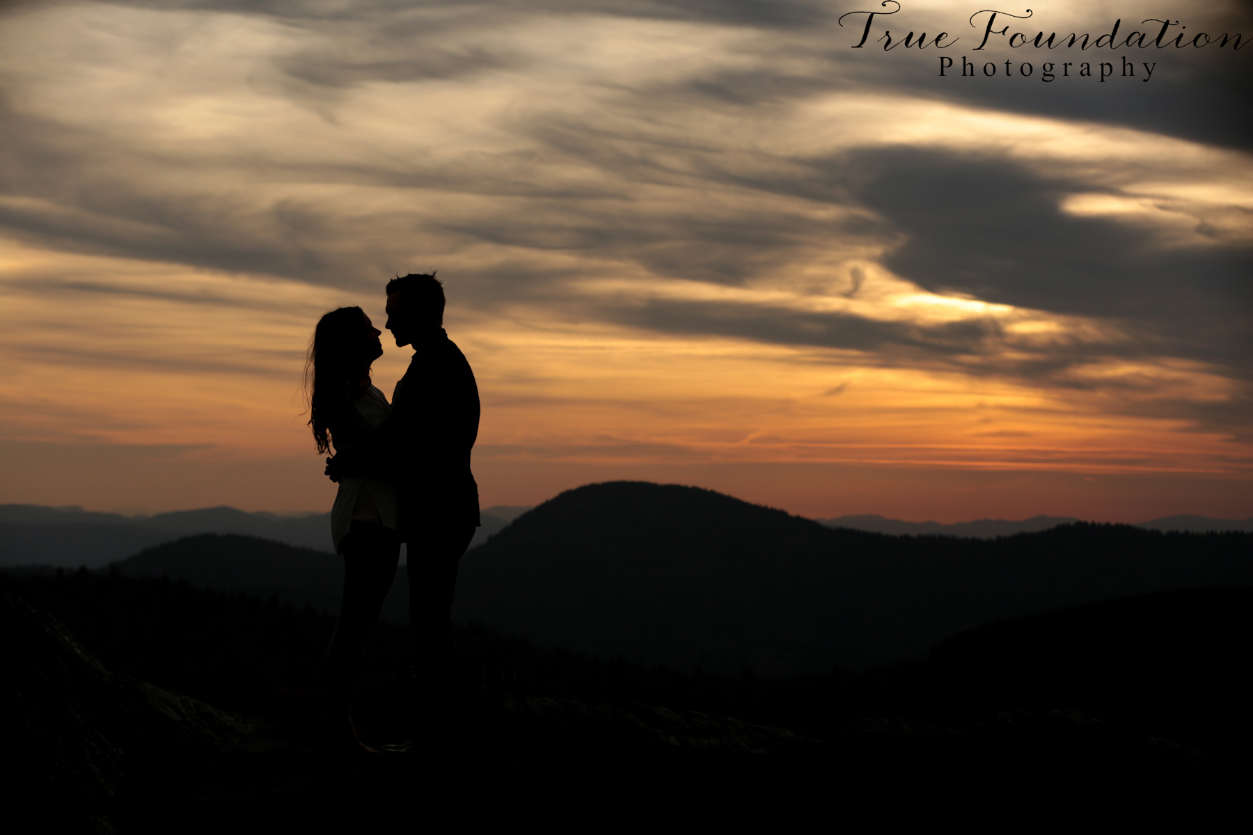 black-balsam-knob-nc-photographer-wedding-engagement-photography-photos-asheville-hendersonville-mountain-engagement-anniversary-couple-hiking-50